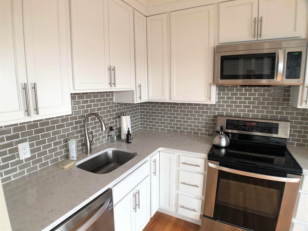 Building Photo - 97 West Cedar St