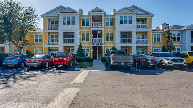 Building Photo - 1 Bedroom 1 Bath Condo in Southampton Poin...