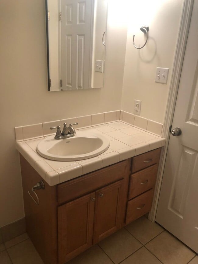 Building Photo - Updated and Close to Campus!