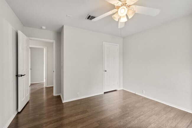 Building Photo - 2036 Kaiser Dr