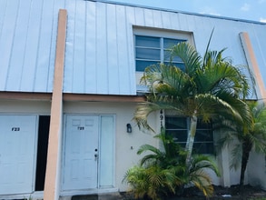 Building Photo - 4911 Catalina Dr