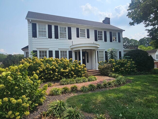 Building Photo - 3210 N Ocoee St