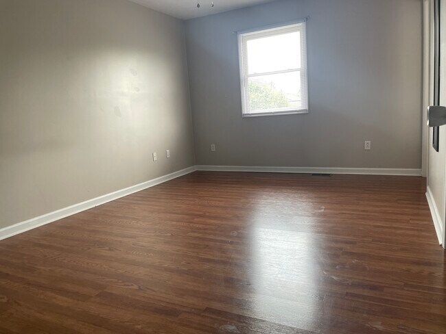 Building Photo - 206 Stone Gate Cir