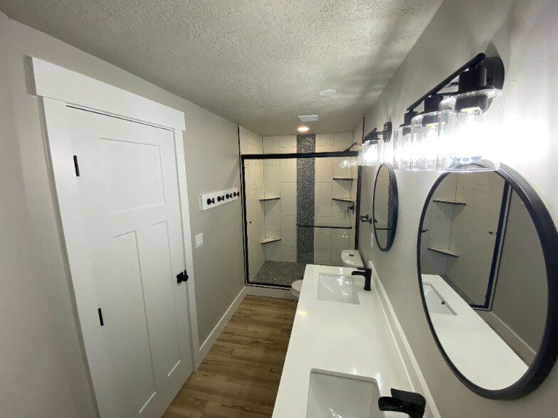 Building Photo - 2265 S Linda Wy