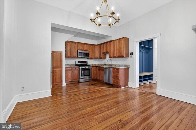 Building Photo - 515 N Columbus St