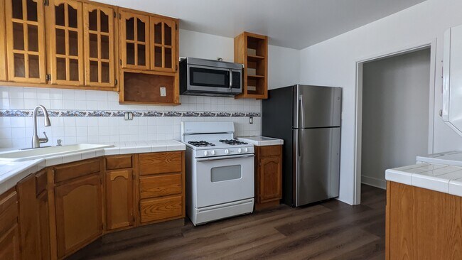 Primary Photo - 1263 S Plymouth Blvd
