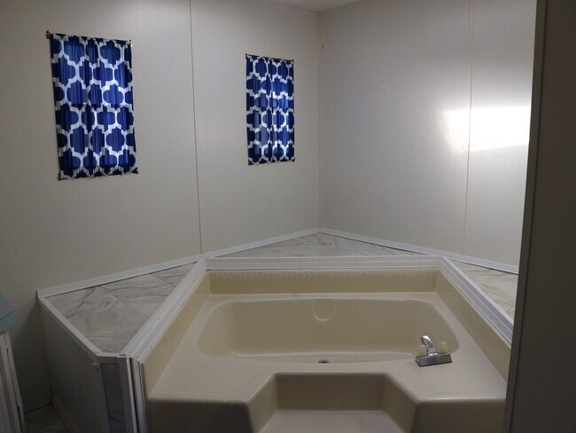 Building Photo - Fully Furnished Year-Round Rental in Lewes...