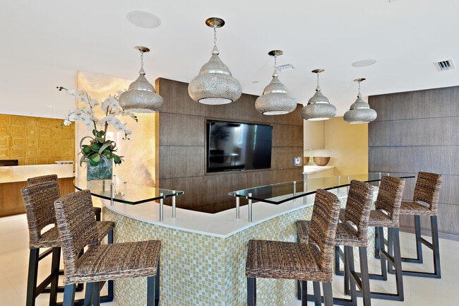 Building Photo - 155 S Ocean Ave