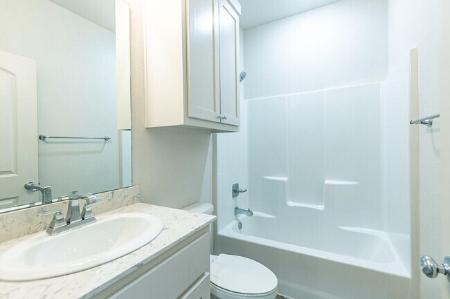 Building Photo - 5504 Kemper St