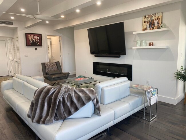 Building Photo - 3520 S Ocean Blvd