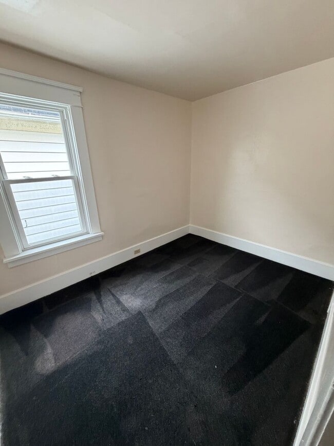 Building Photo - 307 Poplar St