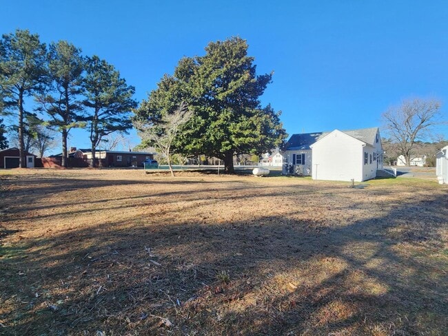 Building Photo - 2046 Bypass Rd