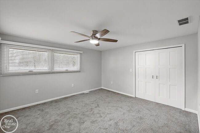 Building Photo - 1765 E Predmore Rd