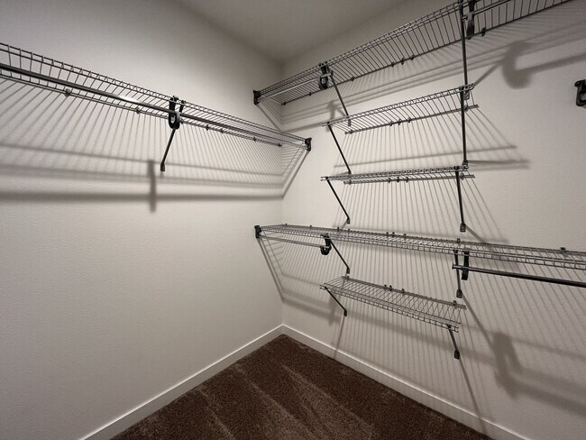 Building Photo - Gorgeous 3BR Home with Open Main Level & Large Primary Suite