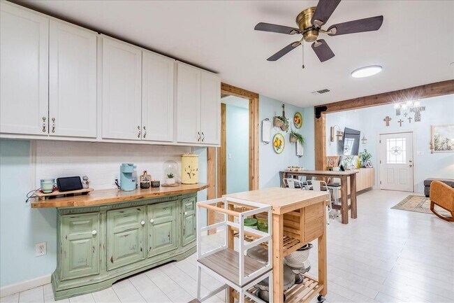 Building Photo - 20075 San Marcos Hwy