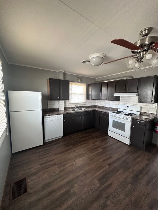 Building Photo - 3 Bedroom 1 Bath Home - Available February 2nd 2026