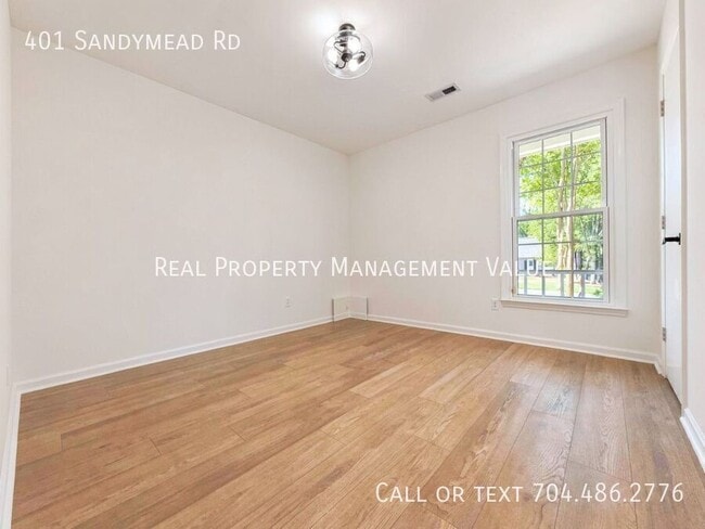 Building Photo - 401 Sandymead Rd