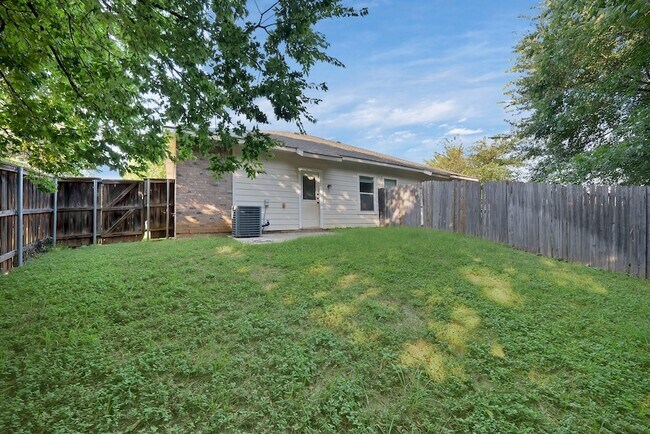 Building Photo - 1427 Piedmont Dr
