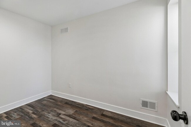 Building Photo - 3156 Almond St