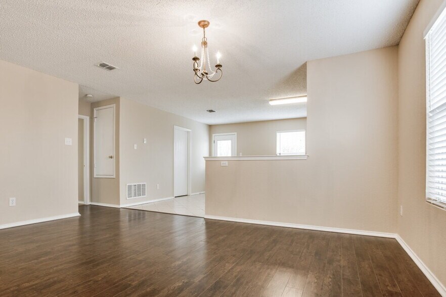 Building Photo - 8712 Stonebriar Ln