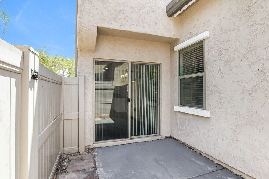 Building Photo - 26681 N Babbling Brook Dr
