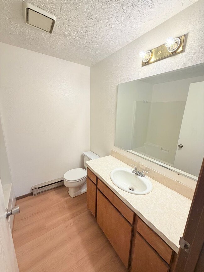 Building Photo - 217 Ash St