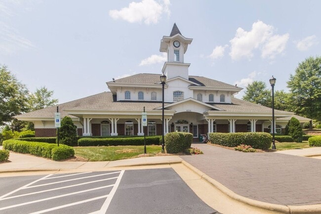 Building Photo - Lovely & Spacious 3 Bedroom, 2.5 Bathroom ...