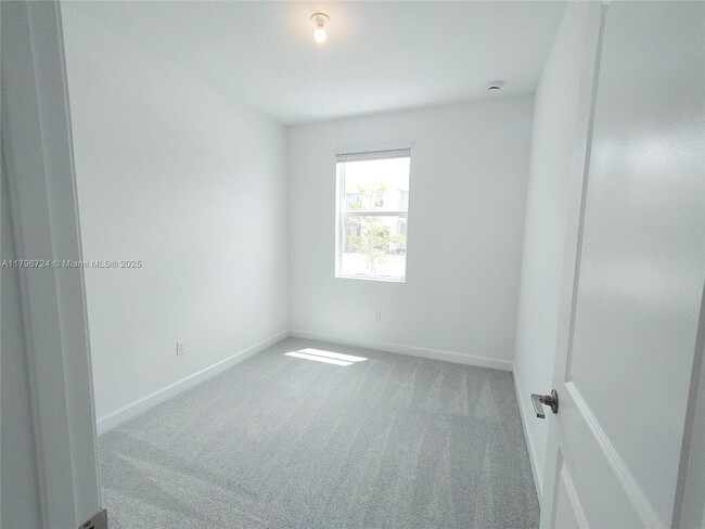 Building Photo - 522 Rivergrass St