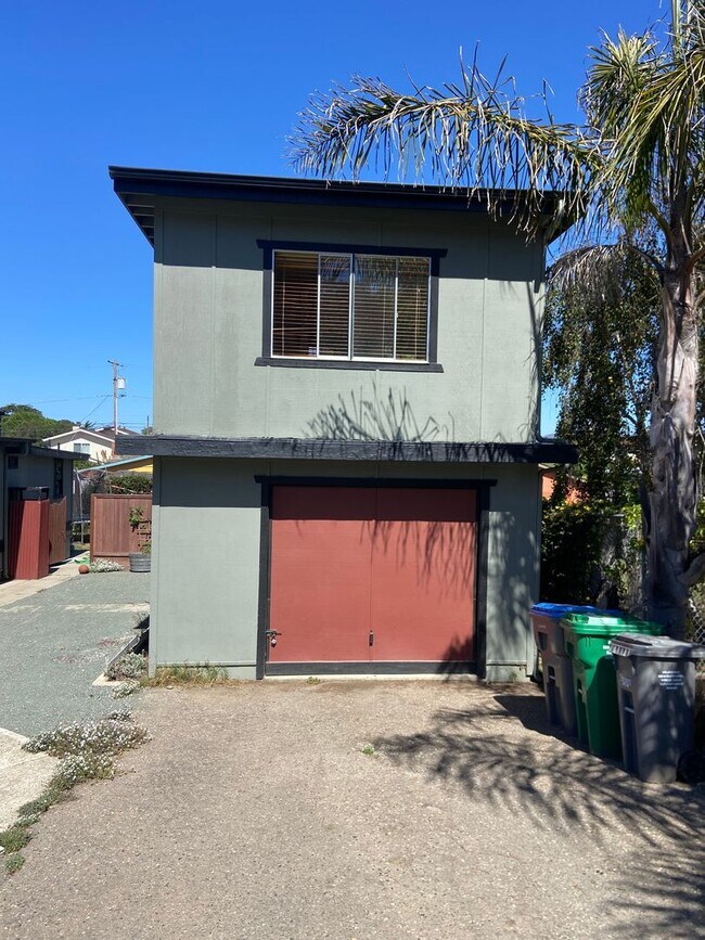 Building Photo - 338 Henrietta Ave