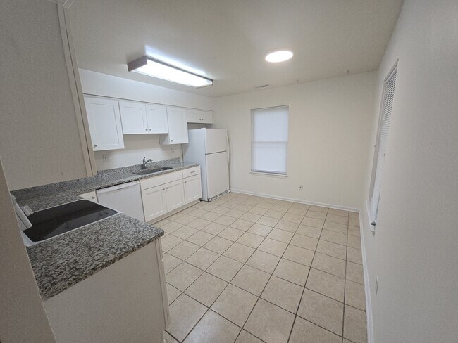 Building Photo - 4016 Rainbow Dr