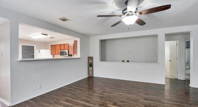 Building Photo - "Charming 3-Bedroom Oasis on Cherokee Blvd with 2 Full Baths – 1425 Sq Ft of Cozy Living in New B...