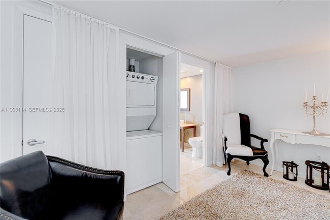 Building Photo - 495 Brickell Ave