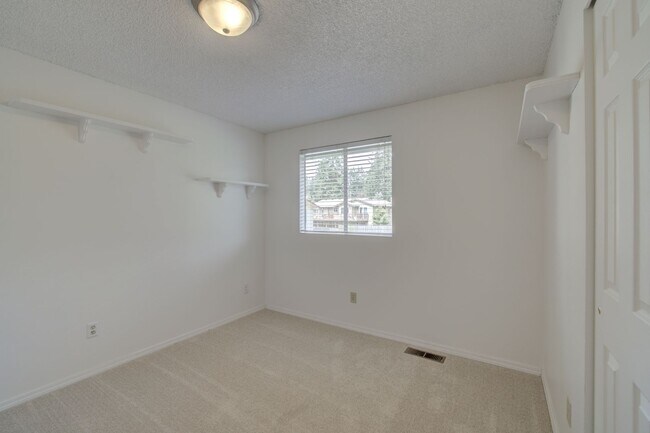Building Photo - 13930 122nd Ave NE