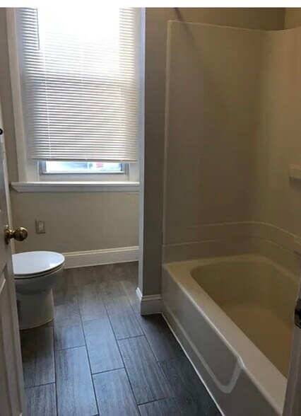 Building Photo - 2518 Poplar St