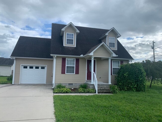 Building Photo - 3 Bedroom in GREAT LOCATION in the Center ...
