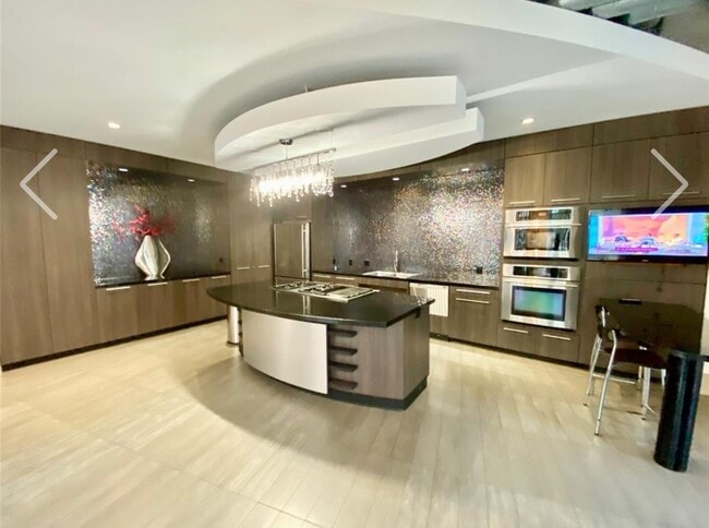 Building Photo - 1901 Post Oak Blvd