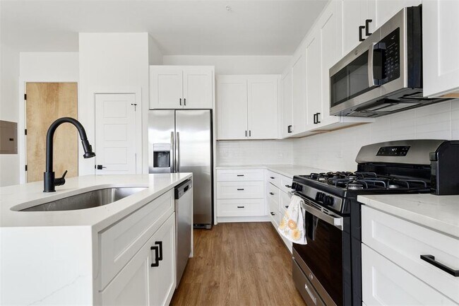 Building Photo - 1811 Webberville Rd