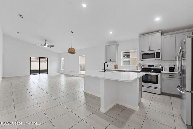 Building Photo - 4198 Alligator Flag Cir