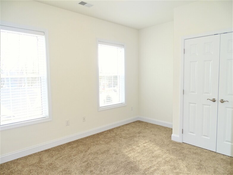 Building Photo - 20 Pequea Manor Dr