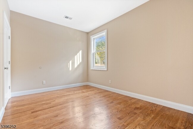 Building Photo - 57 Elm St