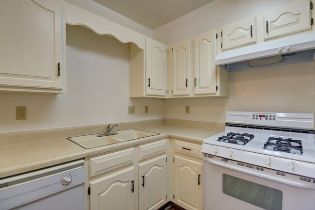 Building Photo - 1298 Tapadero Dr