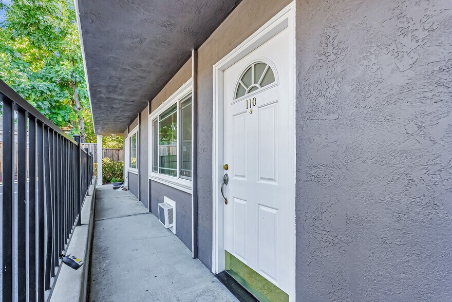 Primary Photo - Newly Remodeled 1 Bed/1 Bath