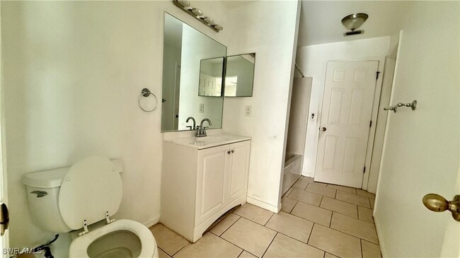 Building Photo - 528 Peerless Cir