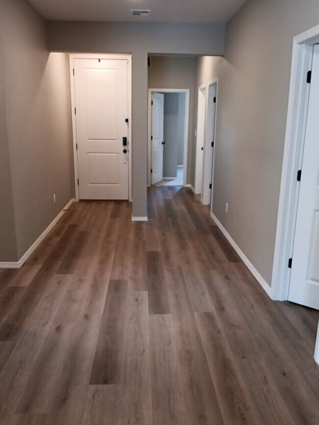 Building Photo - 3 Bedroom, 2.5 Bathroom Home! Schedule a Showing Today!