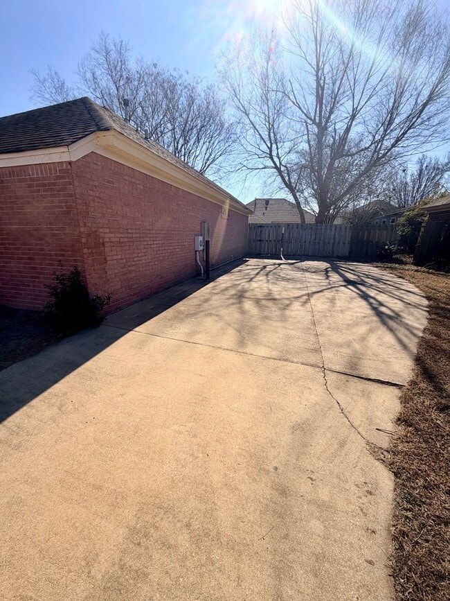 Building Photo - Halcyon Summit Rental