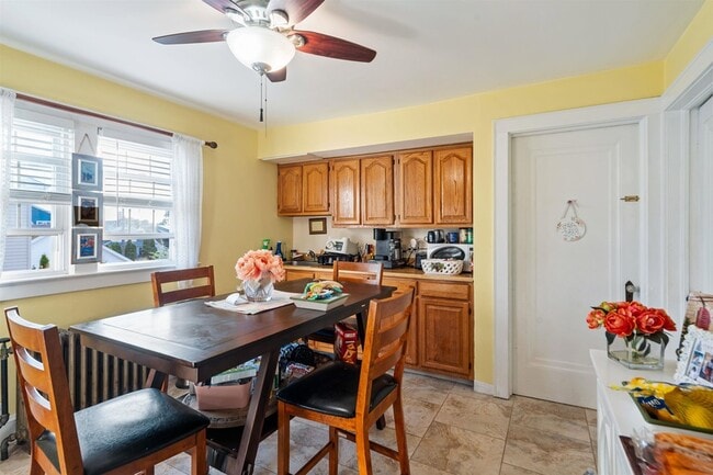 Building Photo - 1041 Stonewall Ln