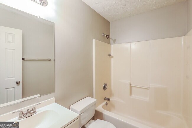 Building Photo - 429 Village Cir