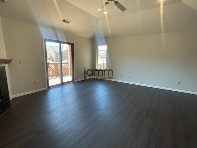 Building Photo - 8671 Scenicview Dr