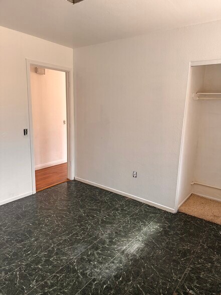 Building Photo - 61538 Valley View Dr