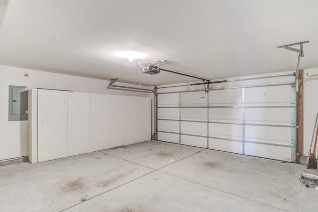 Building Photo - 833 Willow Bay Dr